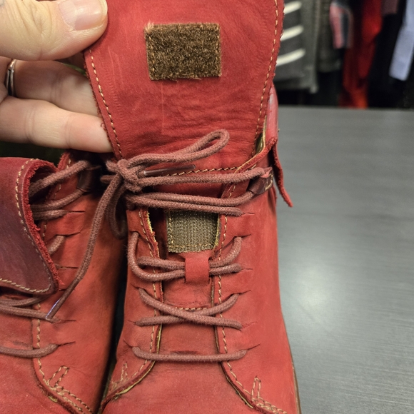 El Naturalista Red Women's Shoes - Picture 5 of 9